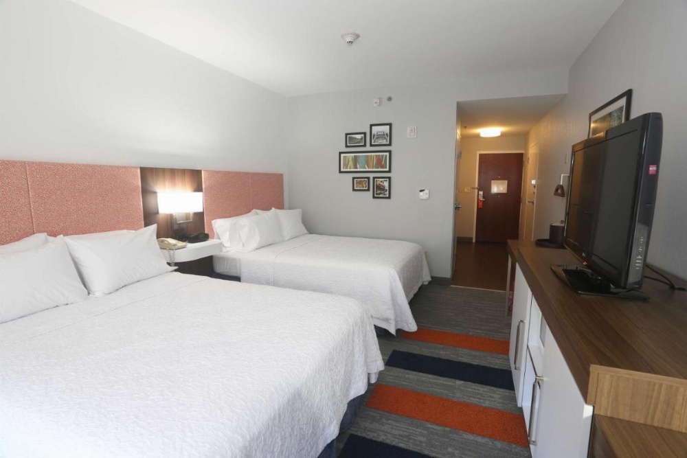 Queen Room with Two Queen Beds and Water View - Non-Smoking